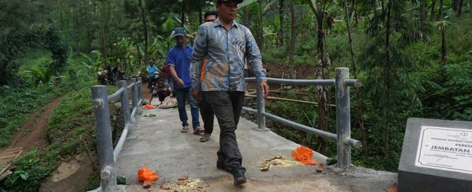 Inspirasi Bridge Improves Market Access for Farmers in Taji Village gallery image 2