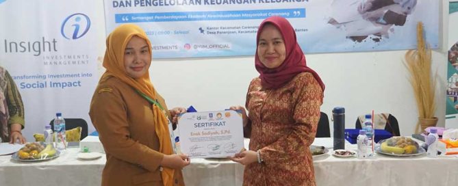 Entrepreneurship and Family Finance Training Supports Carenang Microenterprises gallery image 4