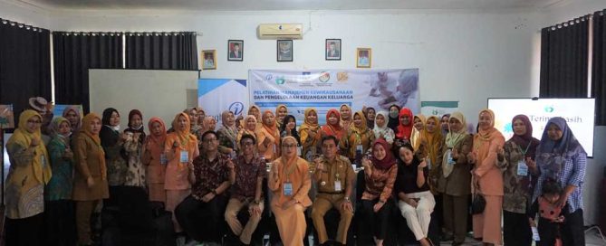 Entrepreneurship and Family Finance Training Supports Carenang Microenterprises gallery image 3