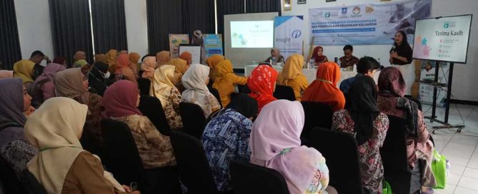 Entrepreneurship and family finance training in Carenang