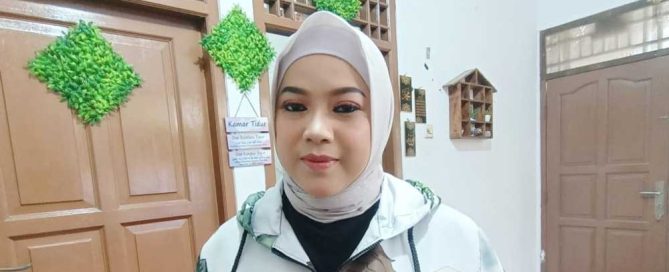Ayu Ihwana and her beauty-service enterprise