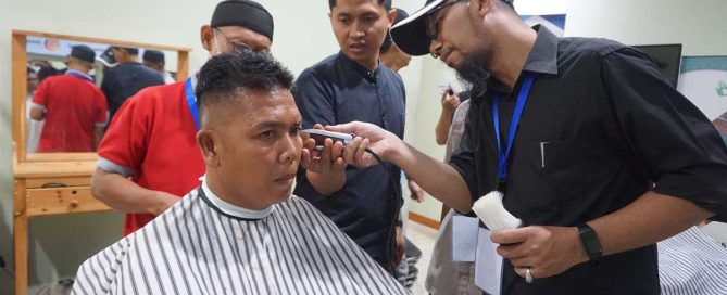 Participants in YIIM and Insight Investments Management hybrid barber training