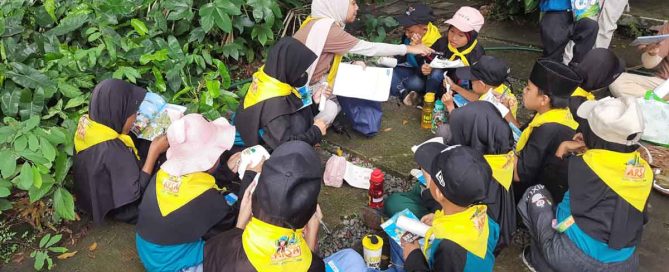 Children joining the Petualangan ARSA environmental literacy edutrip
