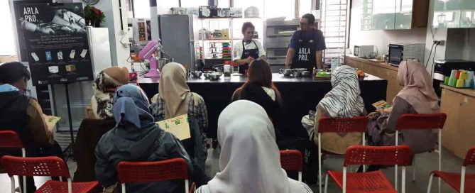 Baking Demonstration Strengthens Eight Inclusive Food Entrepreneurs — gallery image 2