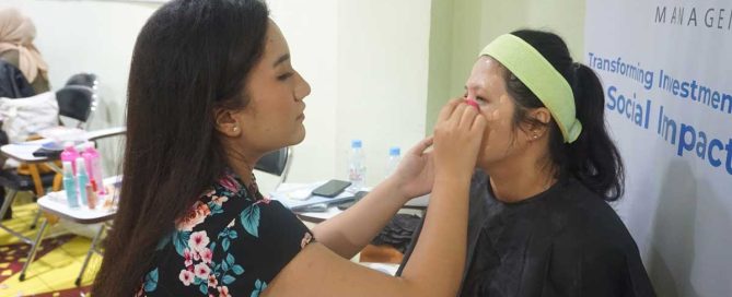Inclusive makeup training for women in Jakarta