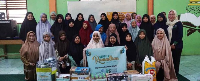Ramadan assistance for students at Fajar Cendekia Pesantren in Bekasi