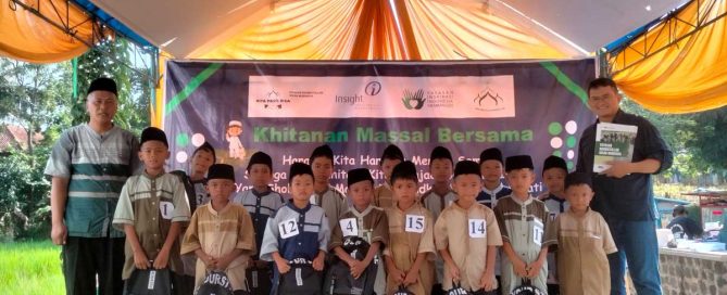 Mass circumcision support for children in Kuningan, West Java