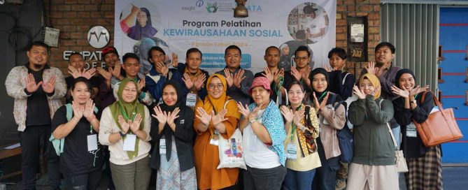 First Perfume Enterprise Training Encourages Independent Businesses — gallery image 1