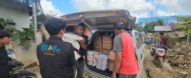 Emergency logistics delivered to flood-affected residents in Dusun Setia, Aceh Tamiang