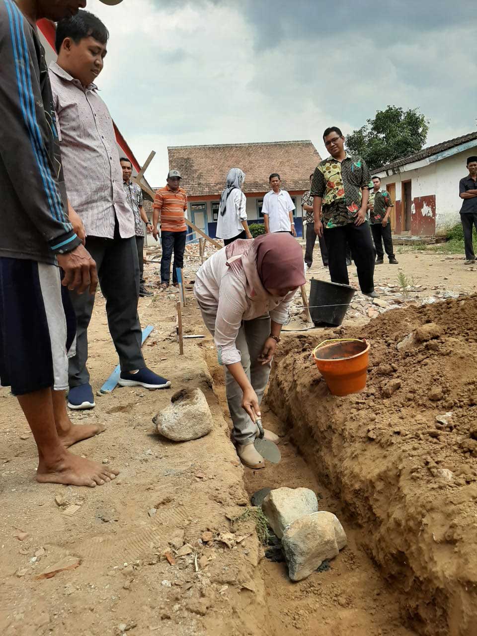 IMG-20191113-WA0012.jpg Peletakkan Batu Pertama Pembangunan Perpustakaan di SDN 01 Curahtakir tanggal 13 November 2019
