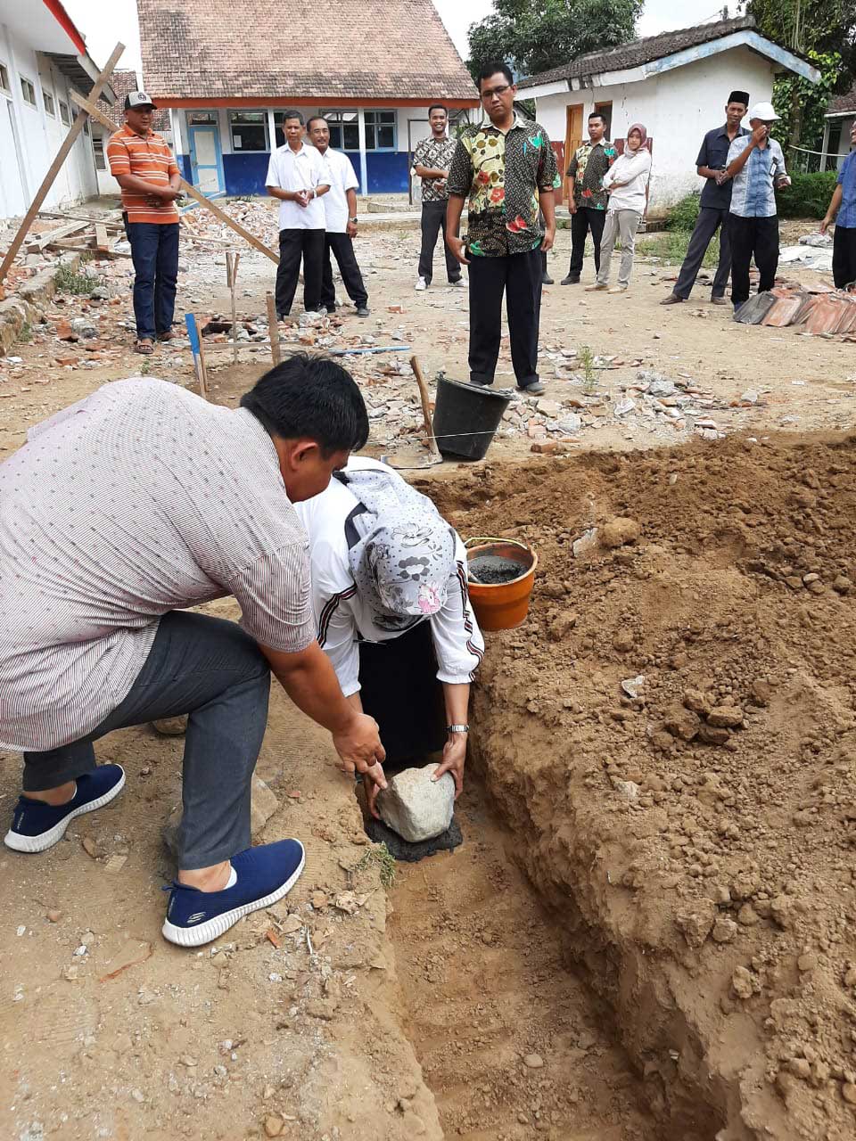 IMG-20191113-WA0019.jpg Peletakkan Batu Pertama Pembangunan Perpustakaan di SDN 01 Curahtakir tanggal 13 November 2019