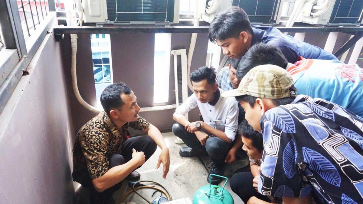 IMG-20200311-WA0009-1200×675-1.jpg Pelatihan Teknisi Cuci, Service, dan Isi Freon AC