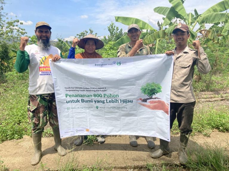Community participants taking part in a YIIM environmental action program