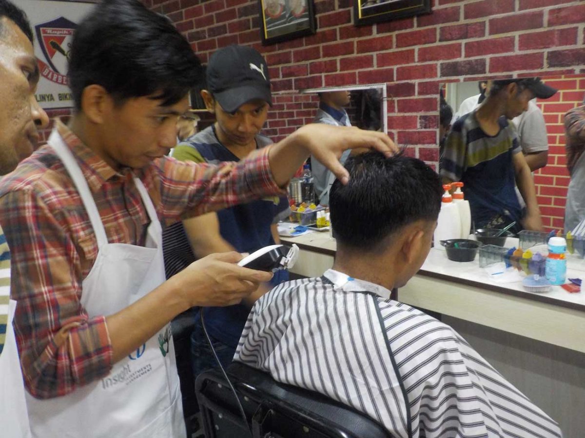 Penerima-manfaat-dari-kegiatan-pelatihan-barber-oleh-YIIM-1200×900-1.jpg Pelatihan Barbershop Batch 2 YIIM