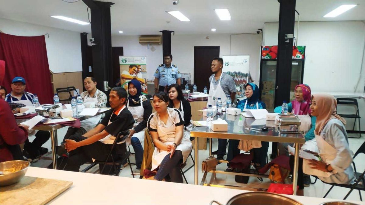 Peserta-pelatihan-baking-class-batch-I-yang-terdiri-dari-berbagai-kalangan-masyarakat-1200×675-1.jpg Pelatihan Usaha Mie Ayam bagi Masyarakat Prasejahtera dan Klien Pemasyarakatan