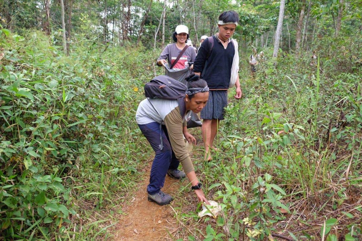 Bakti Budaya Baduy – Pengumpulan Sampah di Kawasan Wisata Baduy Bakti Budaya Baduy - Pengumpulan Sampah di Kawasan Wisata Baduy