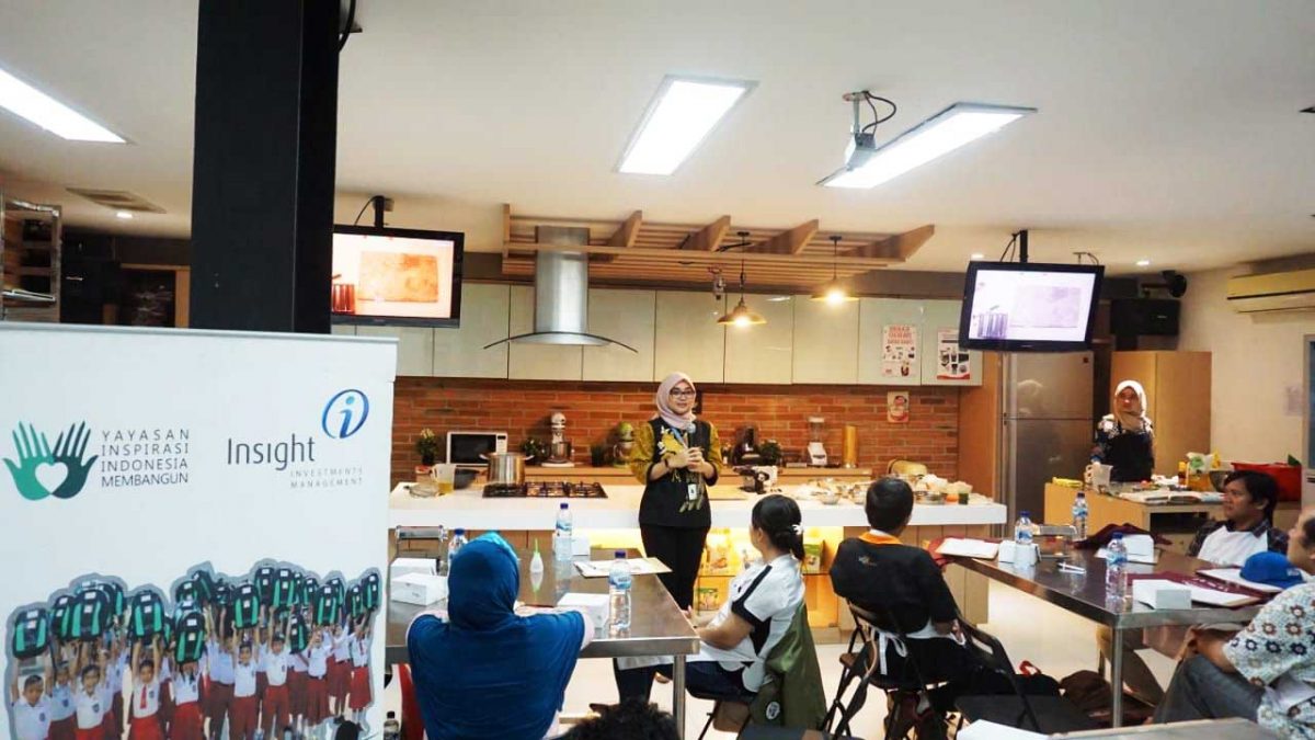 Sambutan-Ibu-Dewi-Astari-Sekretaris-YIIM-Pada-Saat-Pembukaan-Pelatihan-Baking-Class-Batch-I-1200×675-1.jpg Pelatihan Usaha Mie Ayam bagi Masyarakat Prasejahtera dan Klien Pemasyarakatan