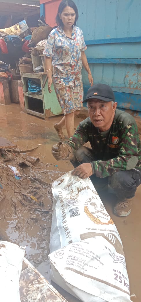WhatsApp-Image-2020-01-06-at-12.57.30.jpeg Bhakti YIIM untuk Korban Bencana Banjir dan Balita Terdampak Banjir Tanggal 6 Januari 2020