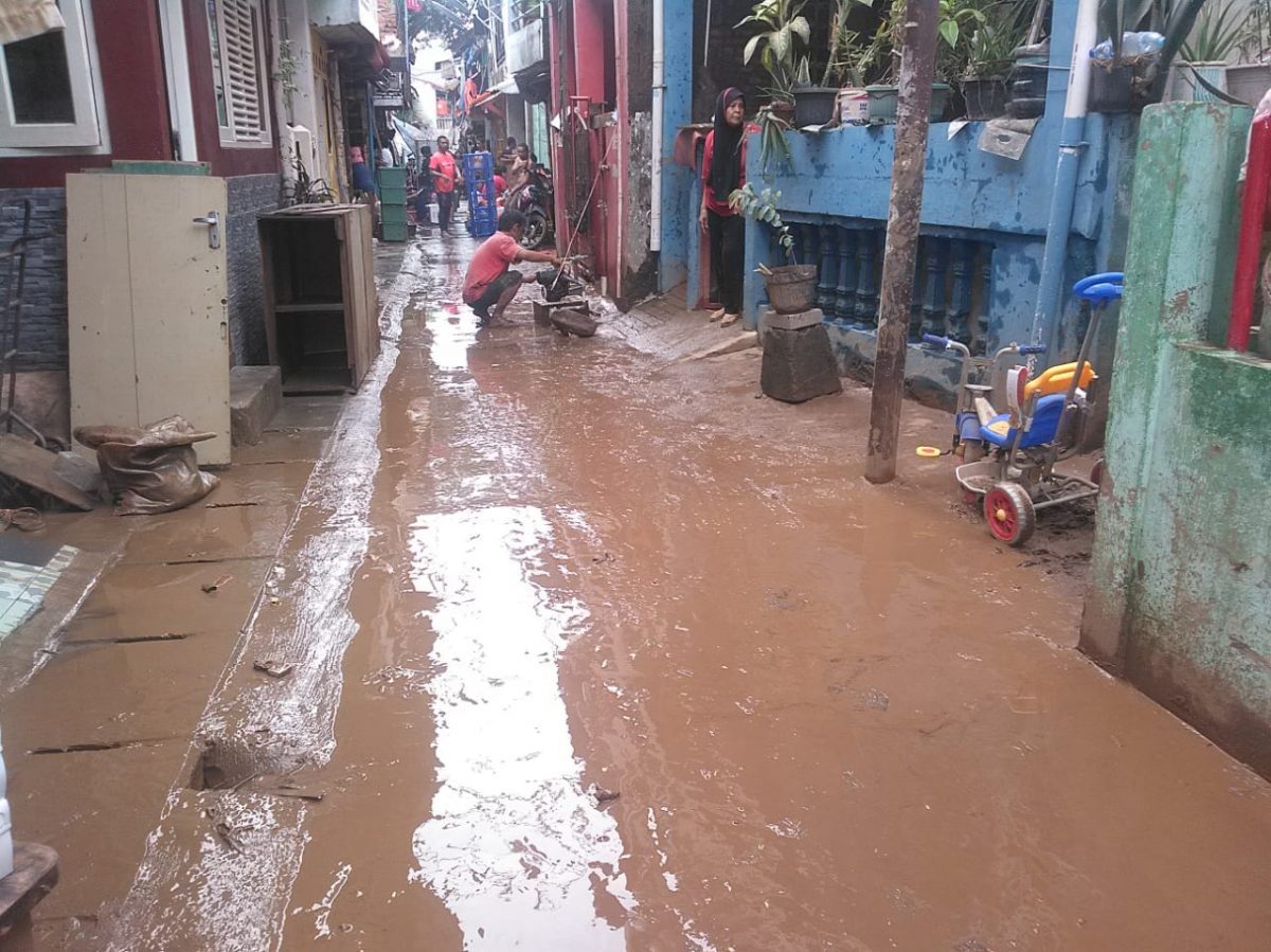 WhatsApp-Image-2020-01-06-at-12.59.09-1-1200×899-1.jpeg Bhakti YIIM untuk Korban Bencana Banjir dan Balita Terdampak Banjir Tanggal 6 Januari 2020