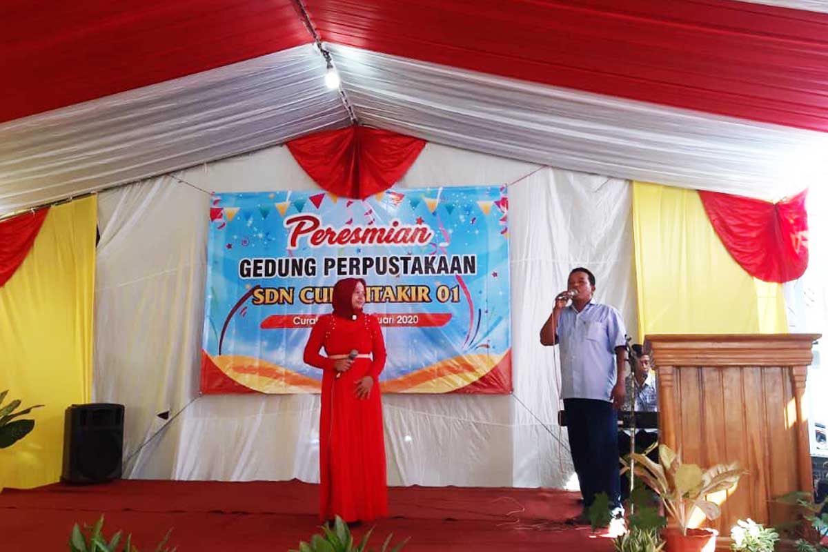 perpus3.jpg Peresmian Gedung Perpustakaan SDN 01 Curah Takir, Jember oleh YIIM, Insght dan PTPN XII Tanggal 10 Januari 2020