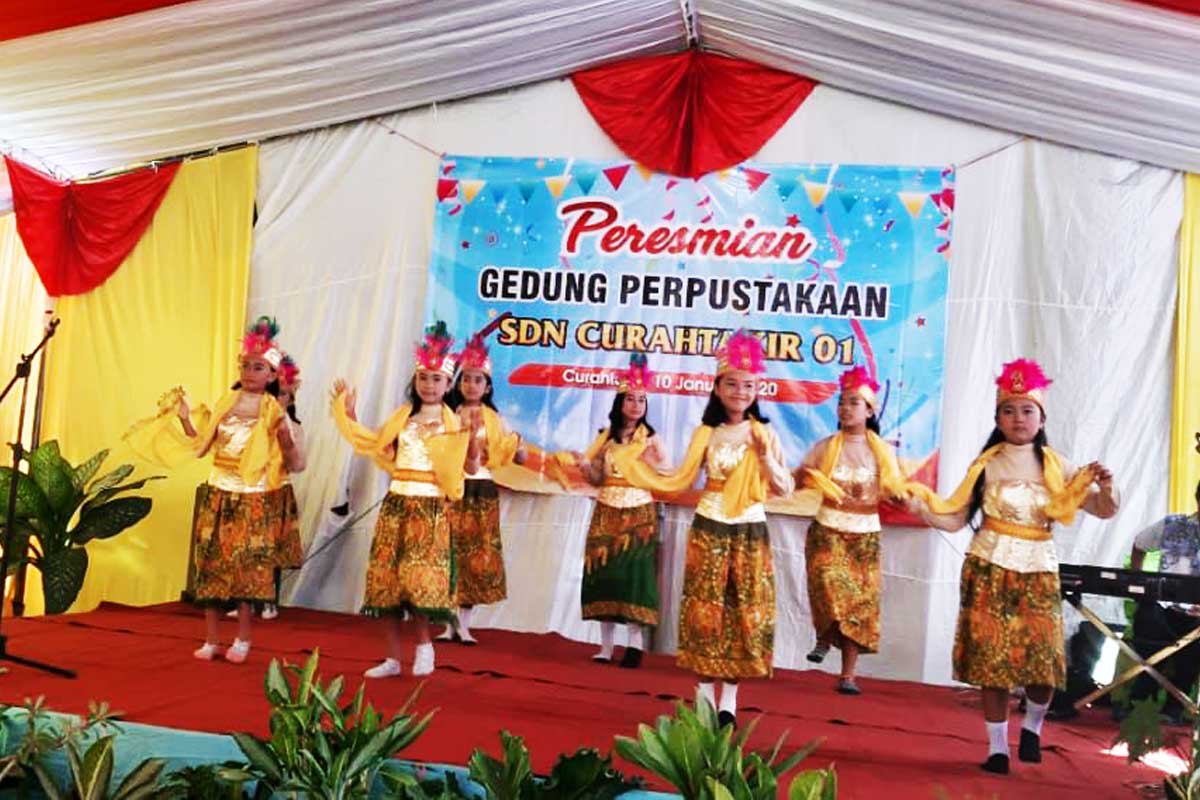 perpus4.jpg Peresmian Gedung Perpustakaan SDN 01 Curah Takir, Jember oleh YIIM, Insght dan PTPN XII Tanggal 10 Januari 2020