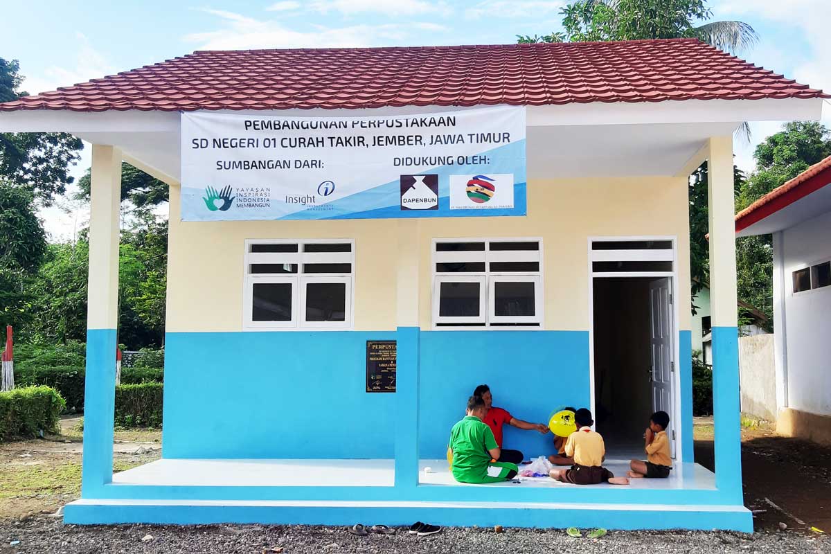 perpus9.jpg Peresmian Gedung Perpustakaan SDN 01 Curah Takir, Jember oleh YIIM, Insght dan PTPN XII Tanggal 10 Januari 2020