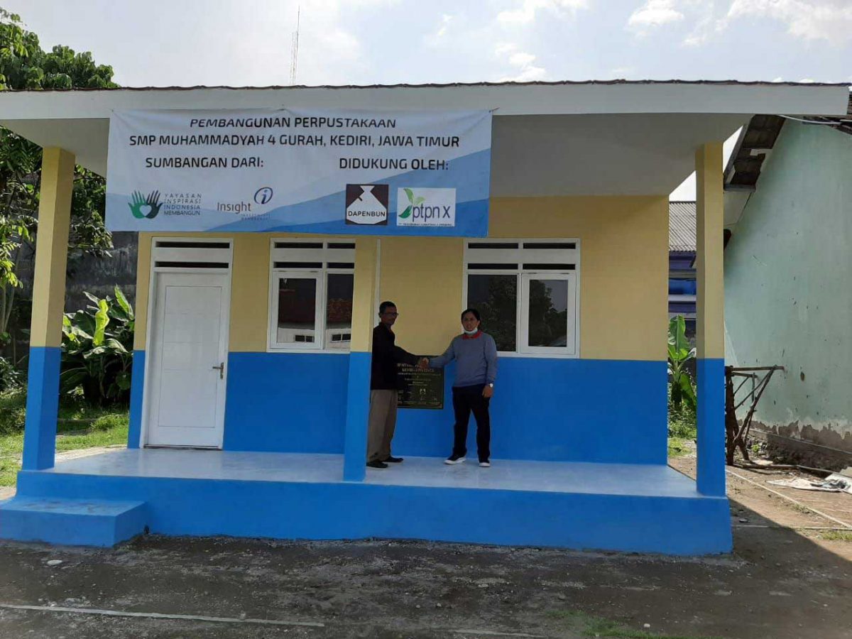 Dukung Fasilitas Literasi Sekolah: YIIM, INSIGHT, dan DAPENBUN Bangun Gedung Perpustakaan SMP Muhammadiyah 4 Gurah Kediri