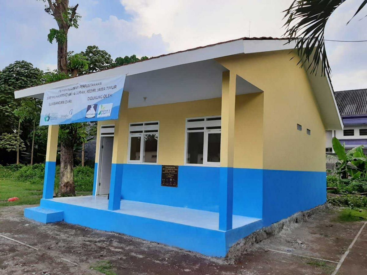 IMG-20200330-WA0033-1200×900-1.jpg Dukung Fasilitas Literasi Sekolah: YIIM, INSIGHT, dan DAPENBUN Bangun Gedung Perpustakaan SMP Muhammadiyah 4 Gurah Kediri