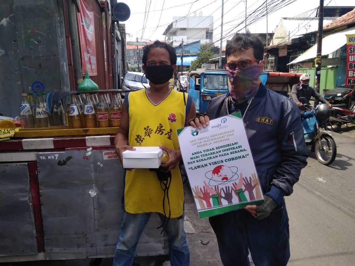 IMG-20200411-WA0044-1.jpg YIIM dan INSIGHT Salurkan 1.000 APD melalui CT ARSA Foundation dan Bantuan Pangan Pasokan UMKM untuk Mitigasi COVID-19