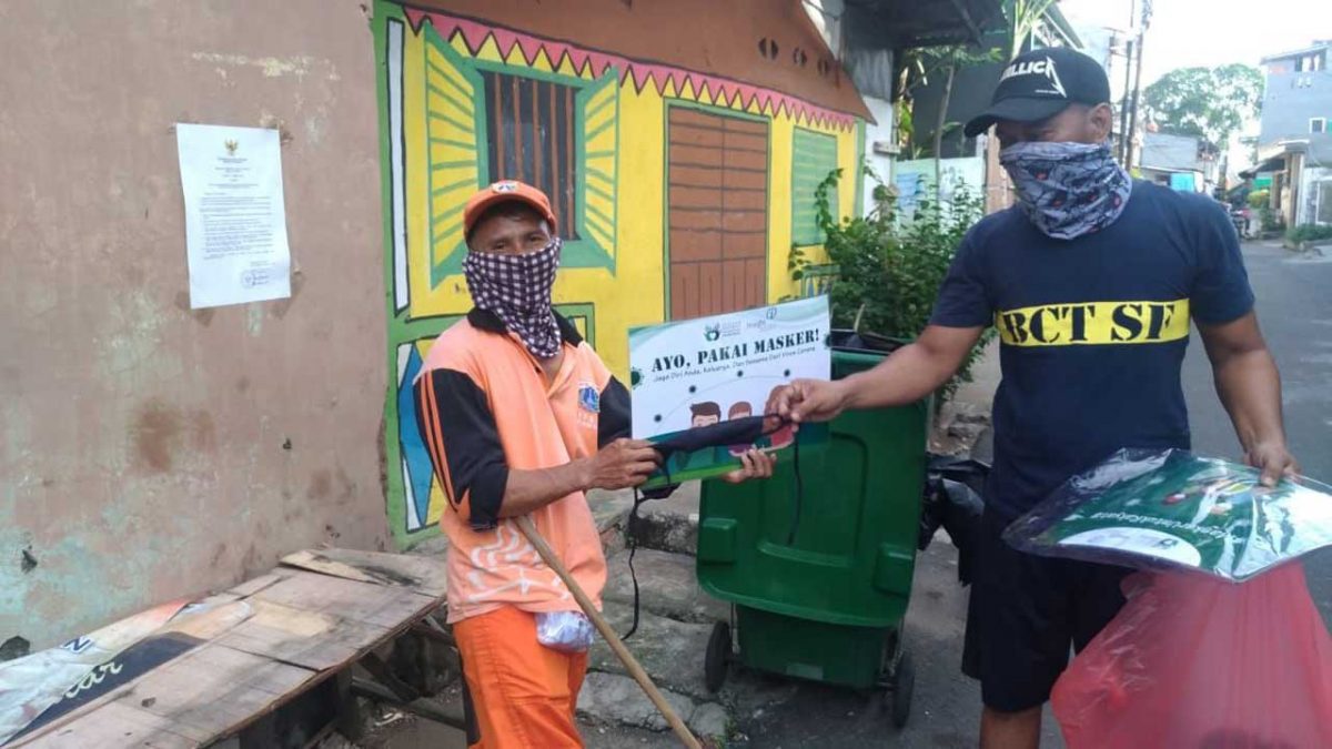 IMG-20200418-WA0010-1200×675-1.jpg Aksi Kemanusiaan YIIM dan INSIGHT: Salurkan 3.000 Masker Kain UMKM, 150 Sembako, Dukung PMI, serta Bantu Balita Penderita Skoliosis