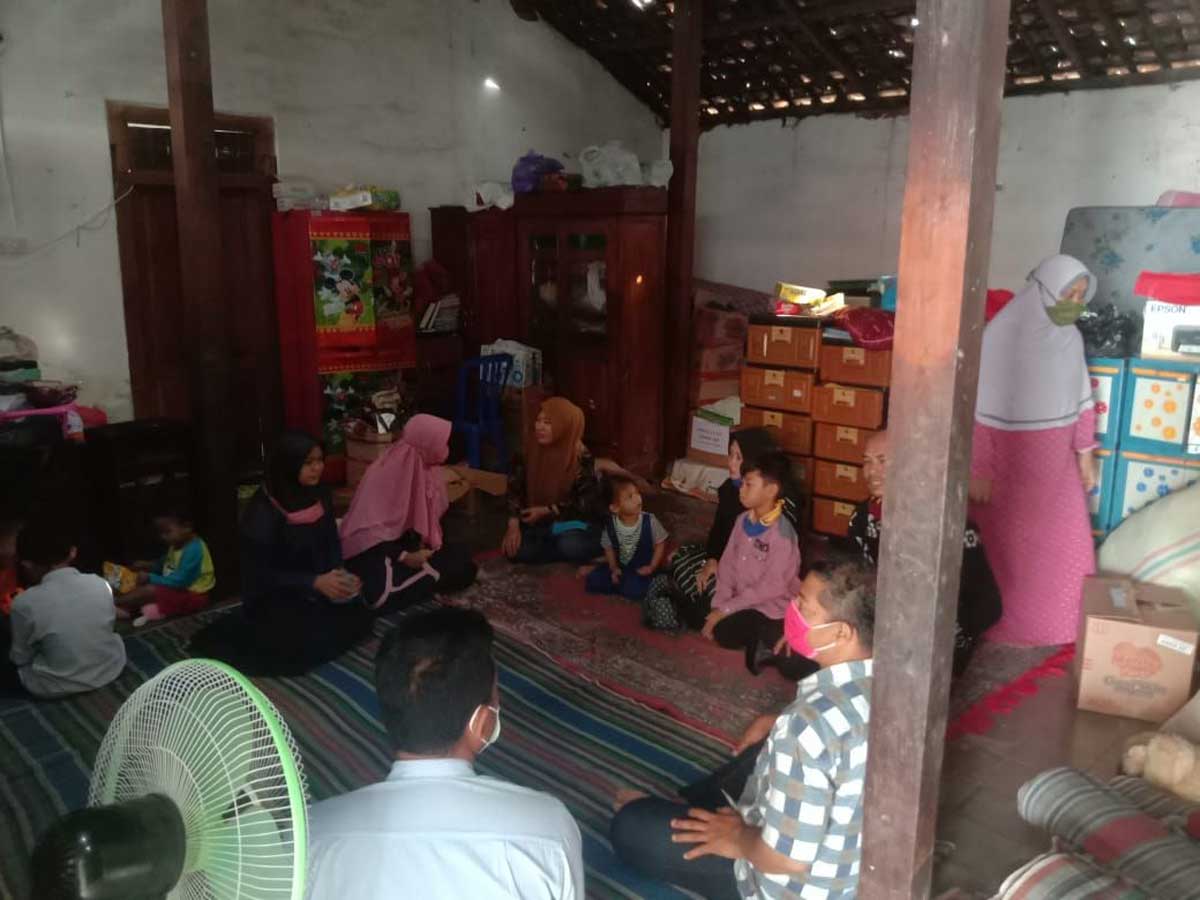 IMG-20200519-WA0006.jpg Berkah Ramadhan di Tengah Pandemi: YIIM dan INSIGHT Salurkan Santunan Tunai, Sarana Asrama, dan Buku untuk Yatim Piatu di Tiga Provinsi