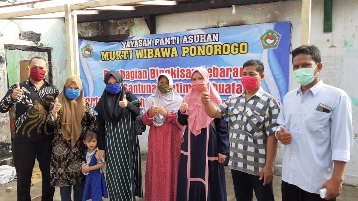 IMG-20200519-WA0014.jpg Berkah Ramadhan di Tengah Pandemi: YIIM dan INSIGHT Salurkan Santunan Tunai, Sarana Asrama, dan Buku untuk Yatim Piatu di Tiga Provinsi