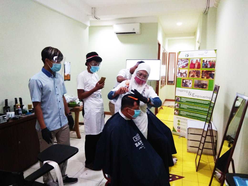 IMG-20200724-WA0017.jpg Pelatihan Barberman Batch Dua di Masa Pandemi Covid-19