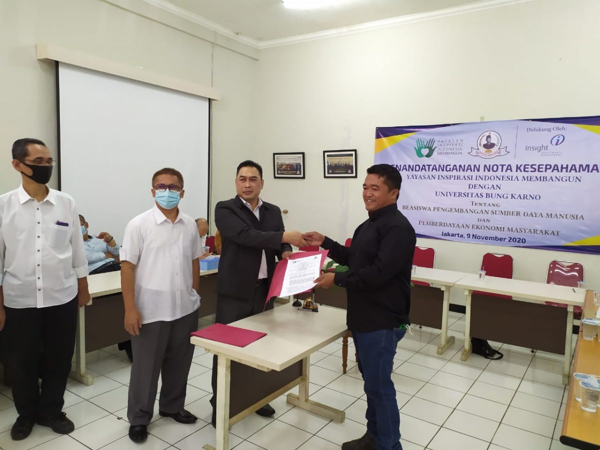 UBK Berikan Beasiswa Kuliah S1 untuk Alumni Pelatihan Barista dan Barbershop Binaan YIIM