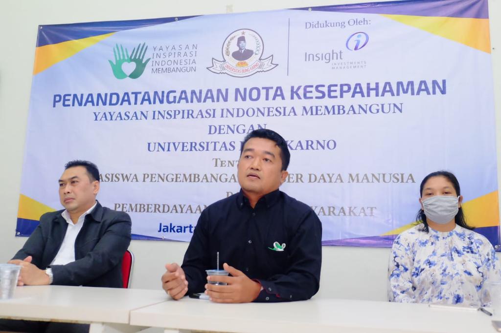 UBK Berikan Beasiswa Kuliah S1 untuk Alumni Pelatihan Barista dan Barbershop Binaan YIIM