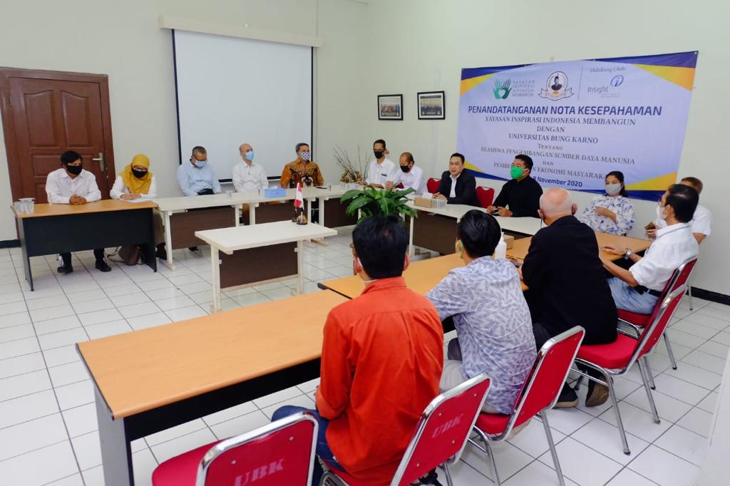 UBK Berikan Beasiswa Kuliah S1 untuk Alumni Pelatihan Barista dan Barbershop Binaan YIIM