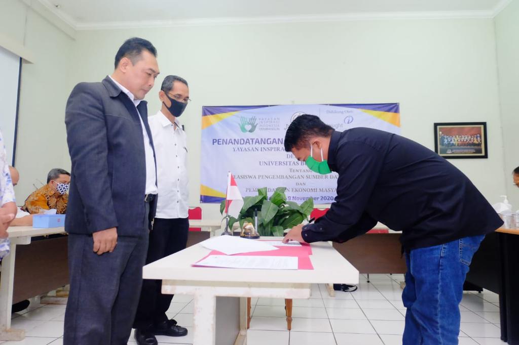 UBK Berikan Beasiswa Kuliah S1 untuk Alumni Pelatihan Barista dan Barbershop Binaan YIIM