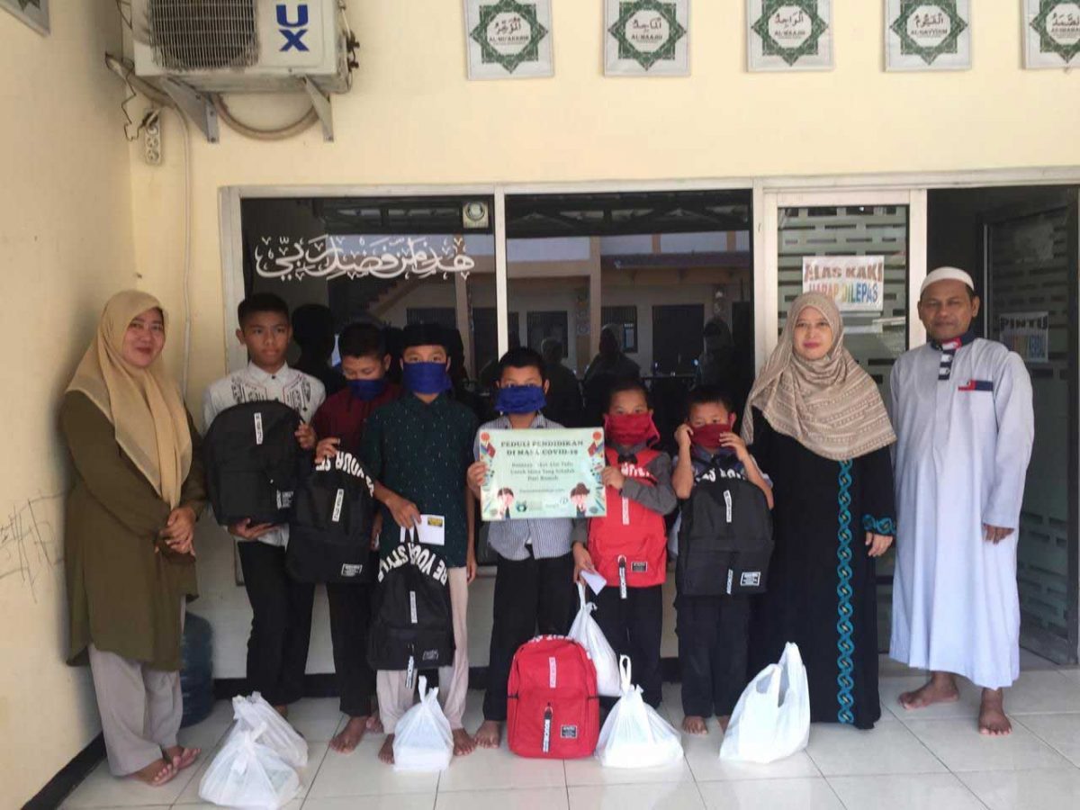 MIS-Al-Mahad-4-1200×900-1.jpg Sambut New Normal, YIIM Salurkan Kembali Bantuan Pendidikan Untuk Guru Dan Siswa