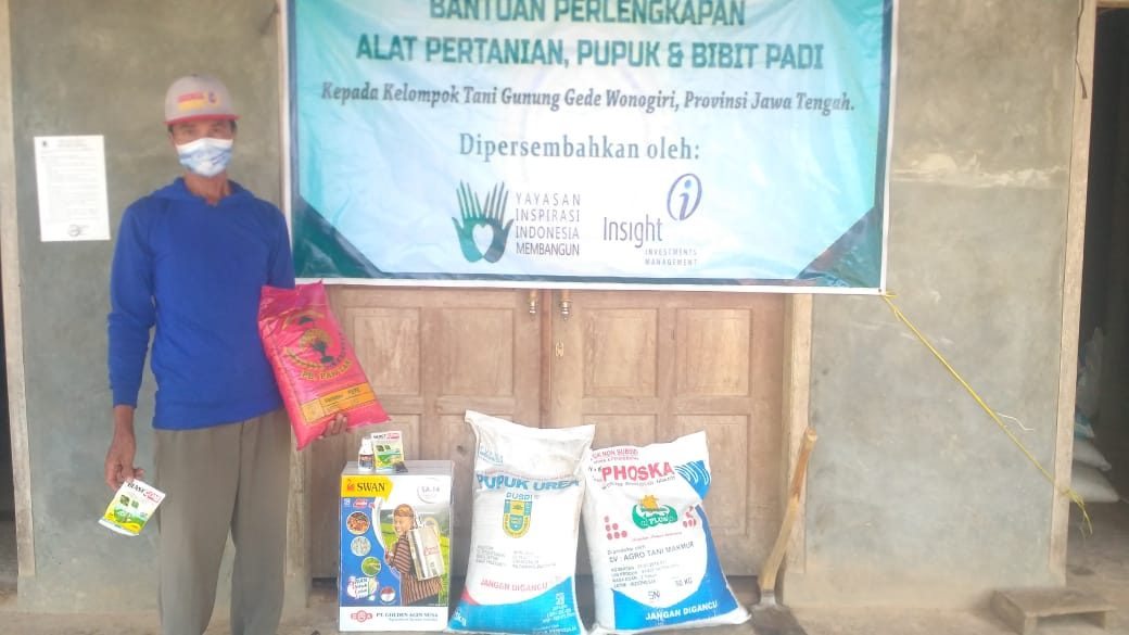 YIIM dan PT Insight Investments Management Salurkan Bantuan Sarana Pertanian bagi Kelompok Tani di Wonogiri