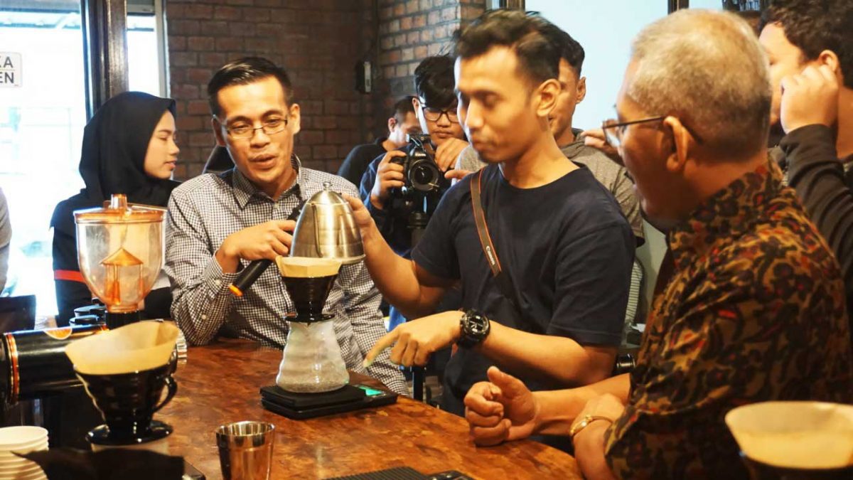 WhatsApp-Image-2020-dddsd3-05-at-18.06-1200×675-2.jpg Fun(d) Brewing Bersama IndoPremier, INSIGHT, dan YIIM: Mengkoneksikan Investasi Finansial dengan Dampak Sosial Nyata