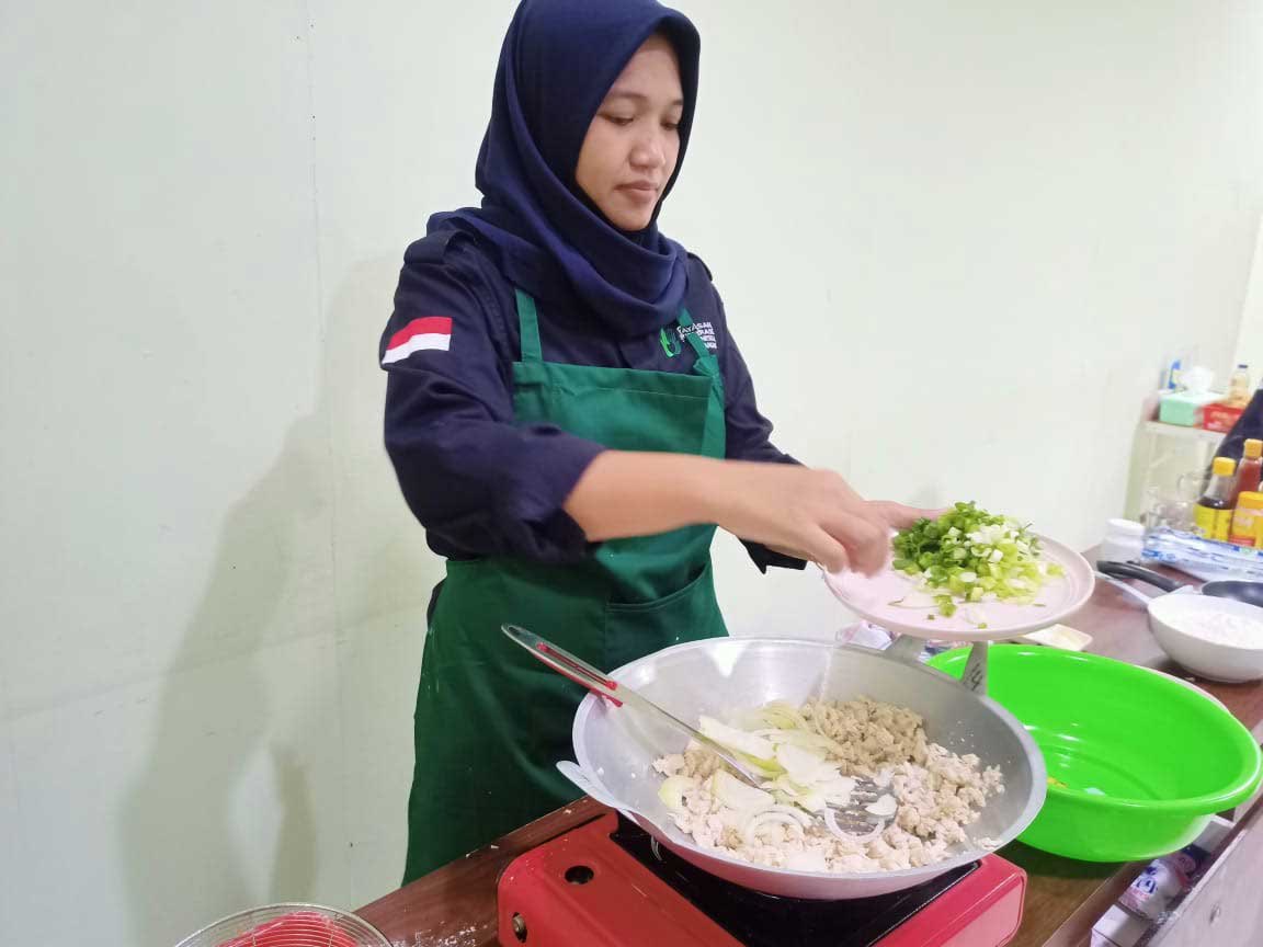 ANDINI SETIAWATI: Kisah Inspiratif UMKM Rumahan Seorang Ibu Rumah Tangga Alumni Kelas Kuliner