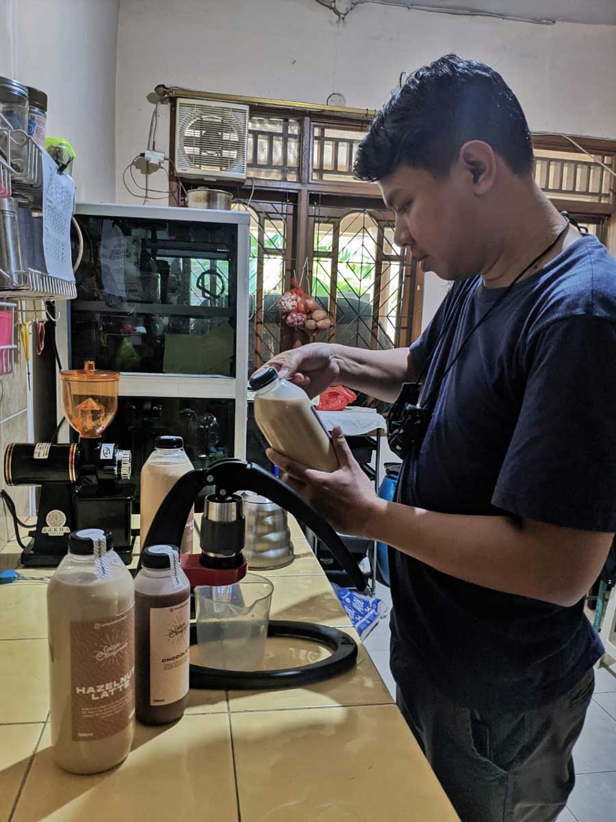 ARIFIN IYUS: Manfaatkan Pemasaran Digital Untuk Usaha Kopi Mandiri