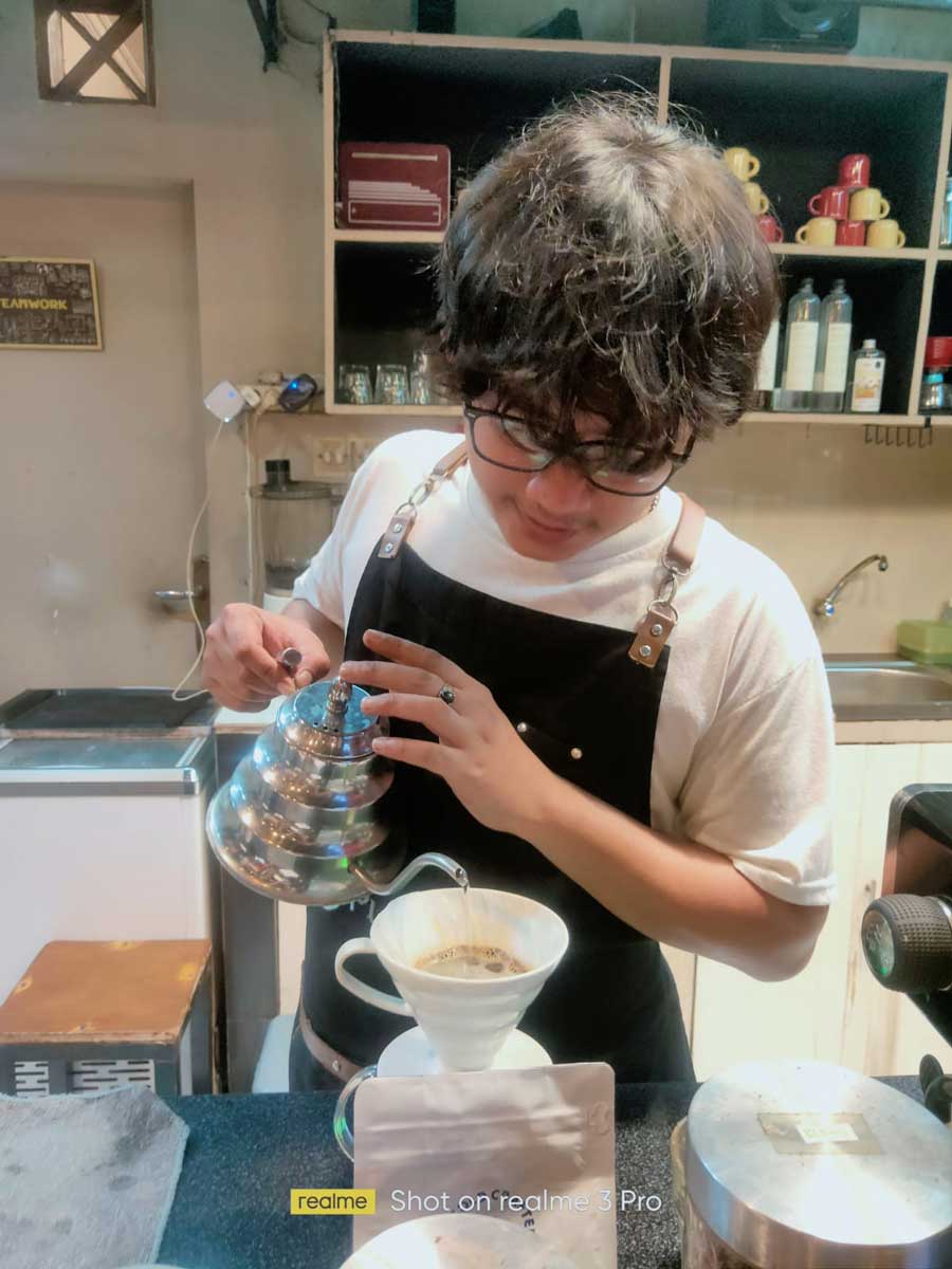 Kisah Inspiratif Akmal: Meniti Babak Baru Kehidupan dari Mantan Warga Binaan Menjadi Barista Profesional