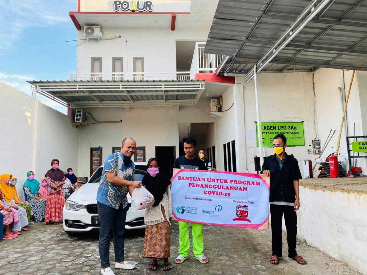 Sinergi Gotong Royong: YIIM dan INSIGHT Gandeng Madura United FC dan Yayasan Menemani Salurkan 2.500 Sembako dan Pangan Siap Santap