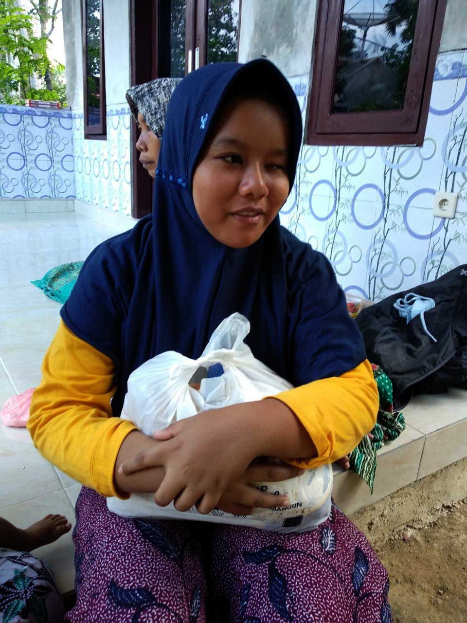 fb33c478-b827-40e9-8eac-d8f146071962-1.jpg Sinergi Gotong Royong: YIIM dan INSIGHT Gandeng Madura United FC dan Yayasan Menemani Salurkan 2.500 Sembako dan Pangan Siap Santap