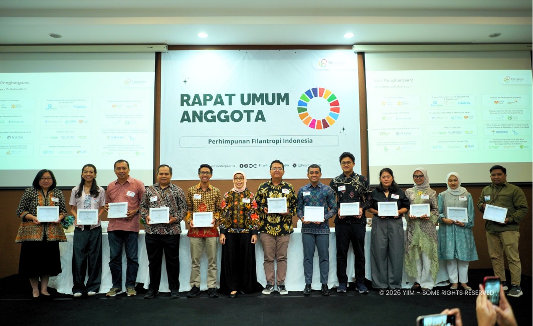 Penerima Penghargaan Rapat Umum Anggota Filantropi Indonesia Foto bersama penerima penghargaan Rapat Umum Anggota Filantropi Indonesia