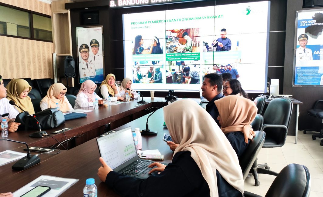 Pemaparan Program GEMA di Ruang Rapat Disdik Bandung Barat Pemaparan Program GEMA di Ruang Rapat Dinas Pendidikan Kabupaten Bandung Barat