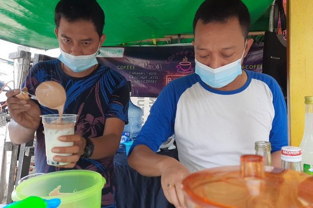 lebih-terjangkau-kenikmatan-kopi-gerobak-tak-kalah-dari-kafe-flv