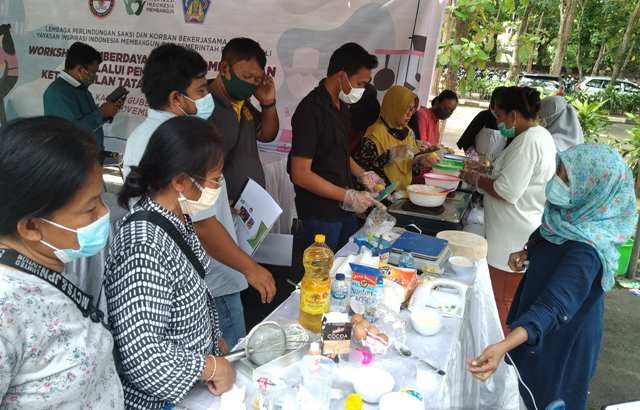 lpsk-beri-pelatihan-kepada-korban-bom-bali-dan-kejahatan-lain_m_226788