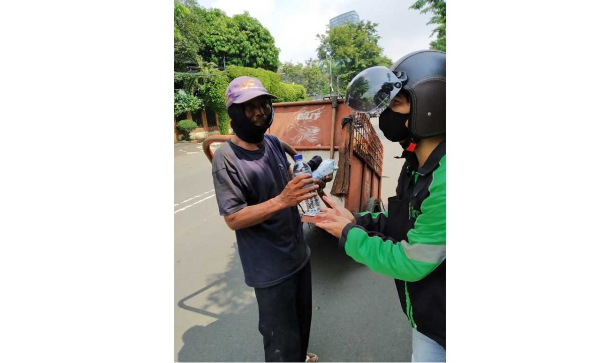 nasbungmulu8-1200×720-1.jpg Aksi Kemanusiaan Berbagi Pangan: YIIM dan INSIGHT Distribusikan Ratusan Paket Nasi dan Berdayakan Warung Tradisional
